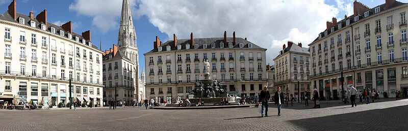 800px-Vue_panoramique_de_la_place_Royale_(Nantes)